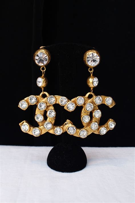 boucle d oreille chanel métal et strass